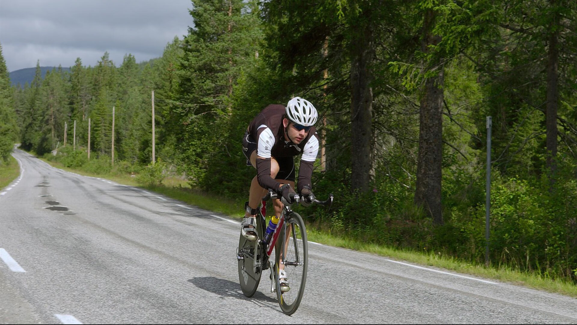开云平台-阿坎吉冠军级表现筑起叹息之墙，利物浦连续得分压制瑞典战术革命